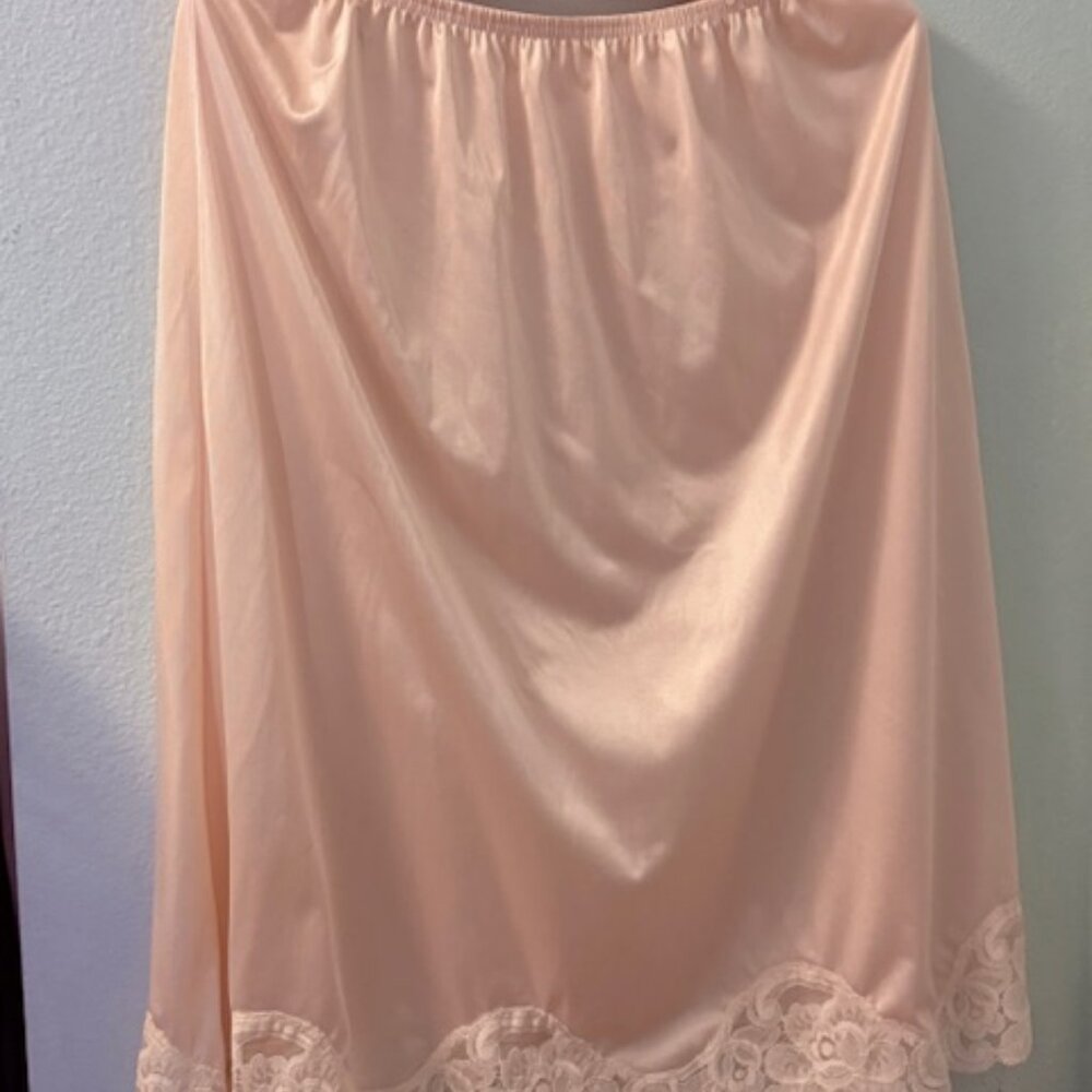 Vintage pale pink half slip sz L.